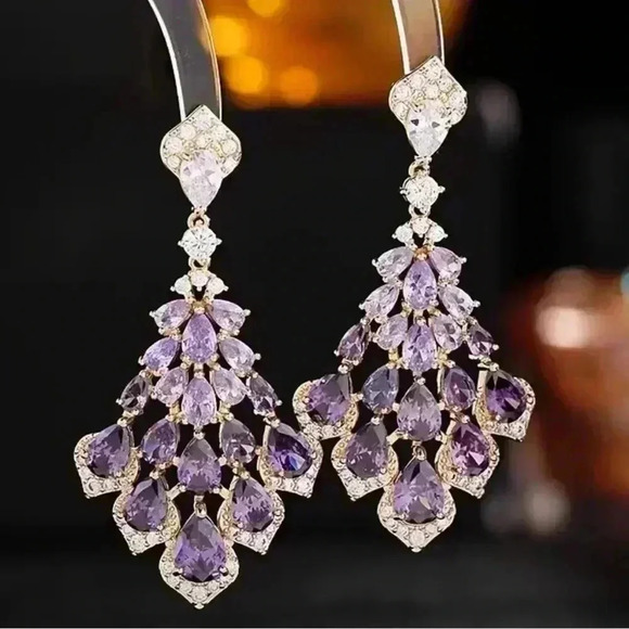 NEW-Elegant Dangly Sparkly Earrings - Glamorous Statement Jewelry - Picture 1 of 3